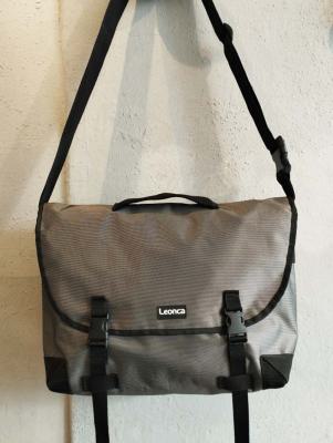 Preview: Tasche aus Nylon und LKW-Plane NP150€