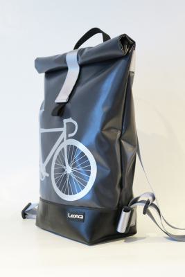 Upcycling Rolltop Rucksack aus LKW-Plane, Traktorschlauch und Autogurten in 12 verschiedenen Farben und 3 Größen