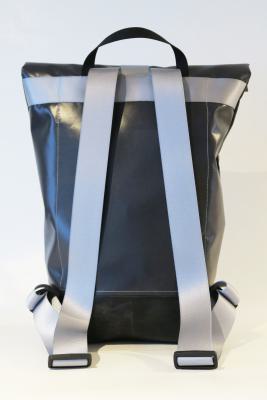 Upcycling Rolltop Rucksack aus LKW-Plane, Traktorschlauch und Autogurten in 12 verschiedenen Farben und 3 Größen