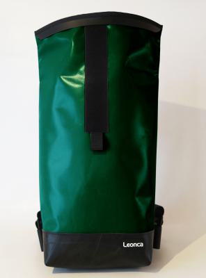 Upcycling Rolltop Rucksack aus LKW-Plane, Traktorschlauch und Autogurten in 12 verschiedenen Farben und 3 Größen