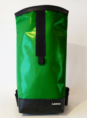 Upcycling Rolltop Rucksack aus LKW-Plane, Traktorschlauch und Autogurten in 12 verschiedenen Farben und 3 Größen