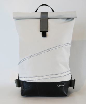 Upcycling Rolltop Rucksack aus gebrauchten Segeln, Traktorschlauch und Autogurten, innen aus  LKW-Plane in 3 Größen