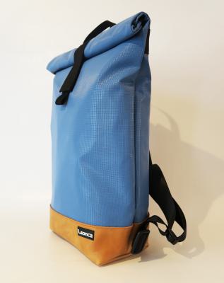 Upcycling Rolltop Rucksack aus gebrauchten Turnmatten, Turnbock Leder und Autogurten, innen aus  LKW-Plane in 3 Größen