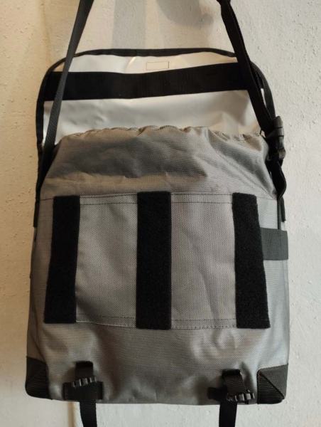 Tasche aus Nylon und LKW-Plane NP150€