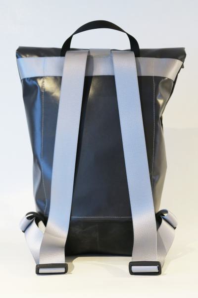 Upcycling Rolltop Rucksack aus LKW-Plane, Traktorschlauch und Autogurten in 12 verschiedenen Farben und 3 Größen