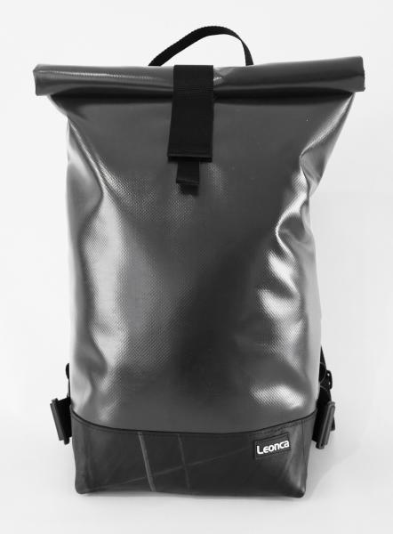 Upcycling Rolltop Rucksack aus LKW-Plane, Traktorschlauch und Autogurten in 12 verschiedenen Farben und 3 Größen