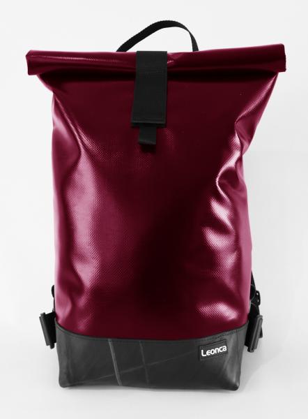 Upcycling Rolltop Rucksack aus LKW-Plane, Traktorschlauch und Autogurten in 12 verschiedenen Farben und 3 Größen