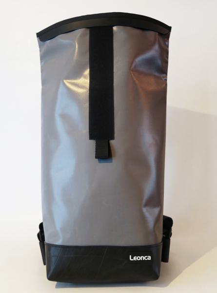 Upcycling Backpack made of Tarpaulin, tractor hose and Seatbelts in 12 different colors and 3 sizes