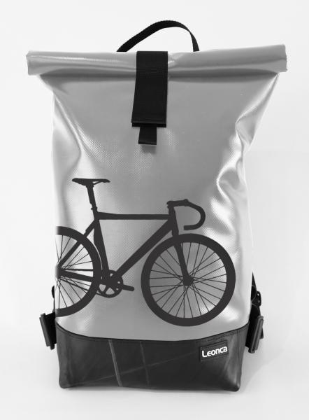 Upcycling Rolltop Rucksack aus LKW-Plane, Traktorschlauch und Autogurten in 12 verschiedenen Farben und 3 Größen
