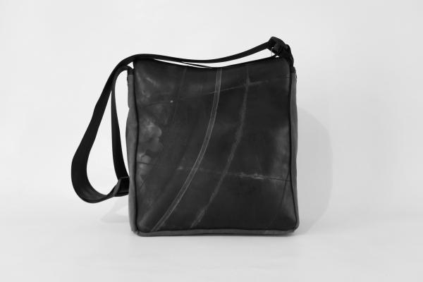 Upcycling Tasche aus Traktorschlauch und Leinen kaufen bei Leonca